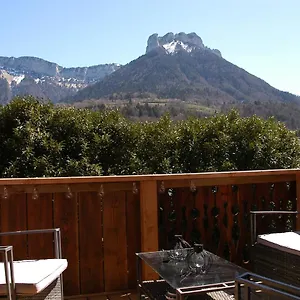 https://le-ptit-chalet-de-la-fressine.hotels-rhonealpes.com